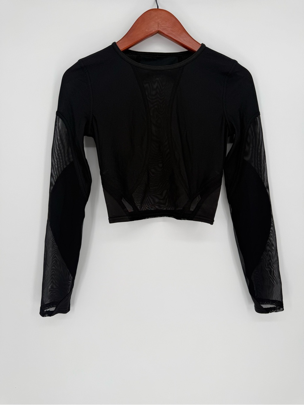 Lululemon Long -Sleeve Black Mesh Crop Top - Sleek Women's Workout Tee Size S